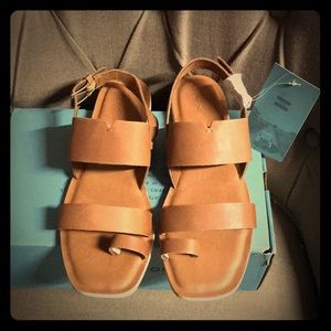 Women’s Toms Shoes, Size 9, Tan, Leather, NWB